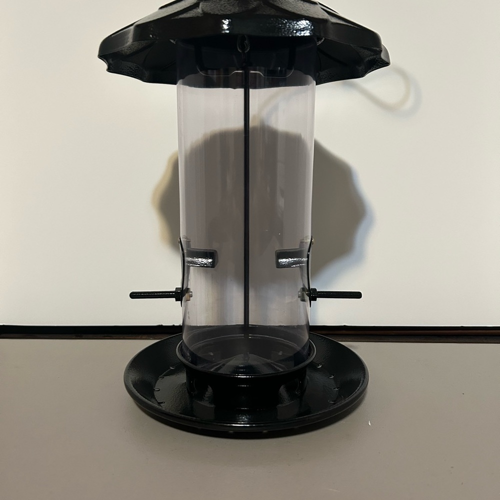 Black Bird Feeder